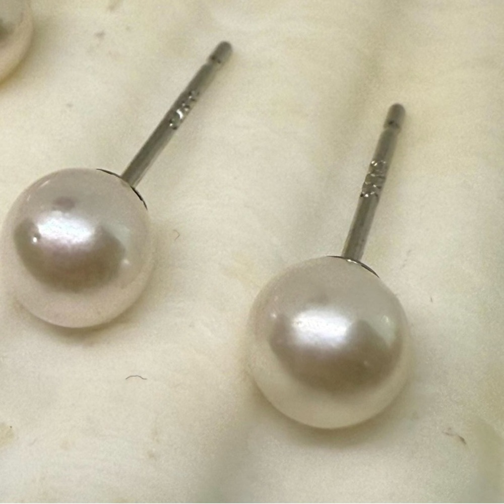 Timeless White Pearl Earrings with Lustrous Finish